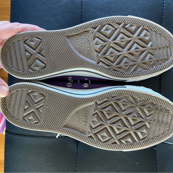 Women’s Converse Size 6 - Picture 3 of 3